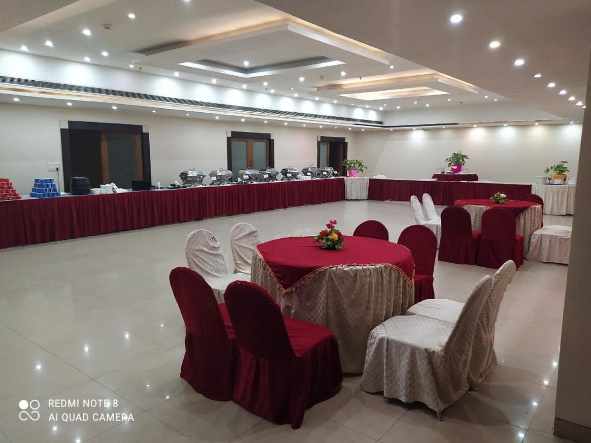 Shelter Hotel Lucknow Extérieur photo