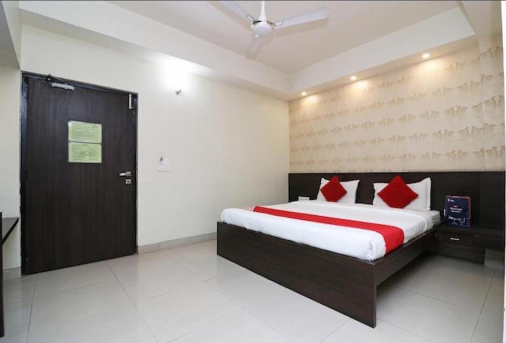 Shelter Hotel Lucknow Extérieur photo
