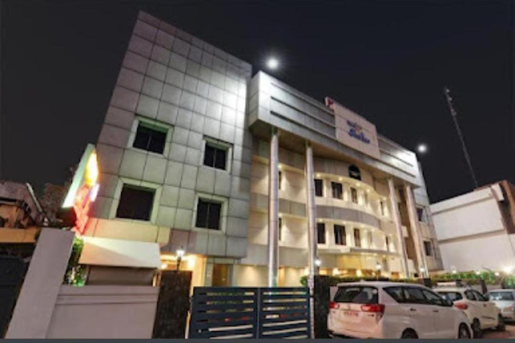 Shelter Hotel Lucknow Extérieur photo