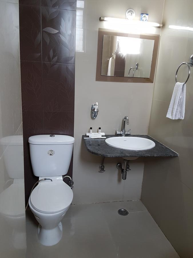 Shelter Hotel Lucknow Extérieur photo